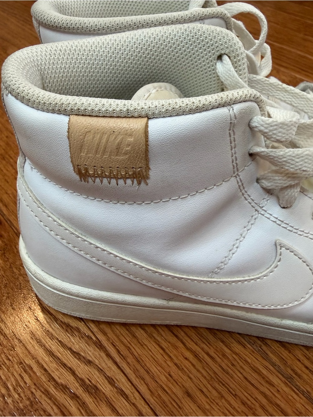 Nike Women’s Size 8 High-Top Sneakers in White - Picture 2 of 9